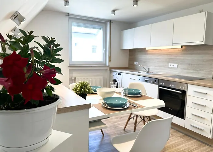 Stillvolle Nahe Bahnhof In Goeppingen, Zentral *